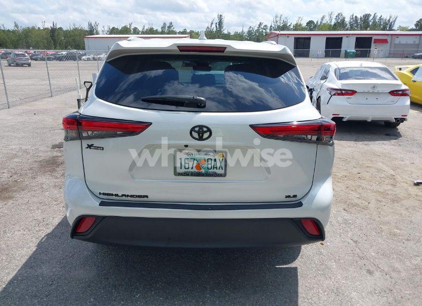 Photo 16 of 2022 Toyota Highlander XLE (VIN 5TDGZRAH0NS554706)