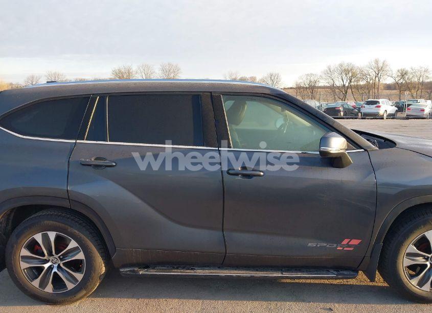 Photo 13 of 2020 Toyota Highlander XLE (VIN 5TDGZRAH1LS005822)