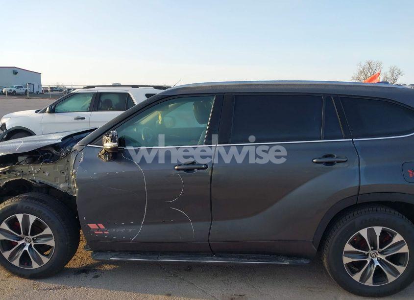 Photo 14 of 2020 Toyota Highlander XLE (VIN 5TDGZRAH1LS005822)