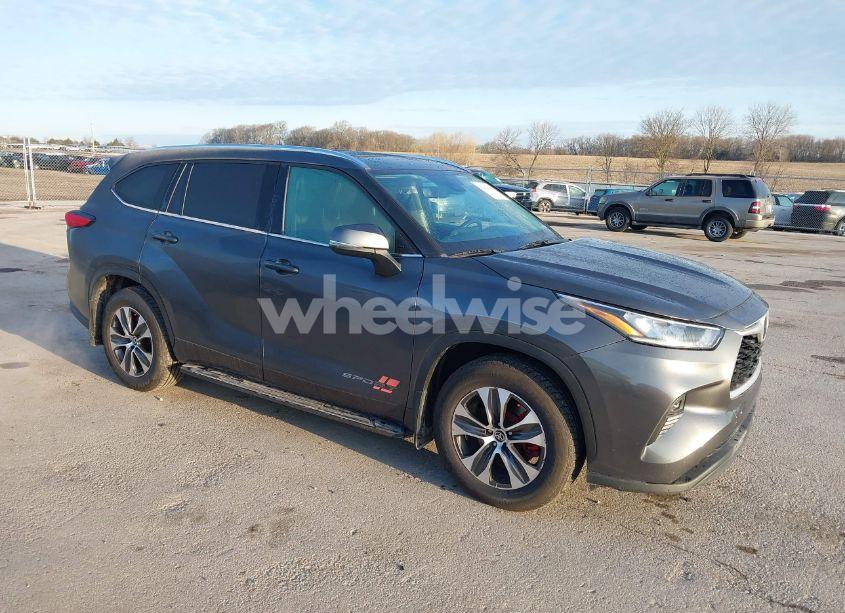 Photo 18 of 2020 Toyota Highlander XLE (VIN 5TDGZRAH1LS005822)