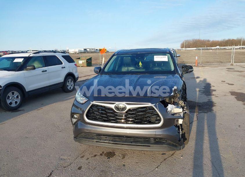 Photo 6 of 2020 Toyota Highlander XLE (VIN 5TDGZRAH1LS005822)