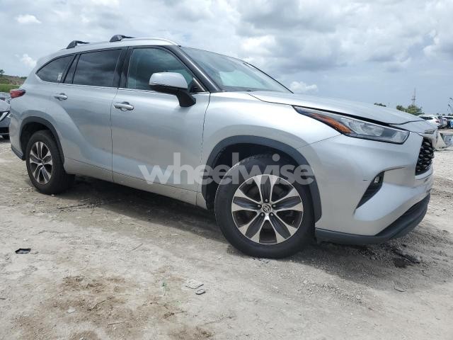 Photo 11 of 2020 TOYOTA HIGHLANDER XLE (VIN 5TDGZRAH1LS501784)