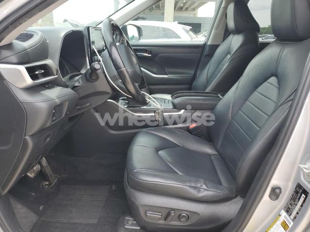 Photo 13 of 2020 TOYOTA HIGHLANDER XLE (VIN 5TDGZRAH1LS501784)