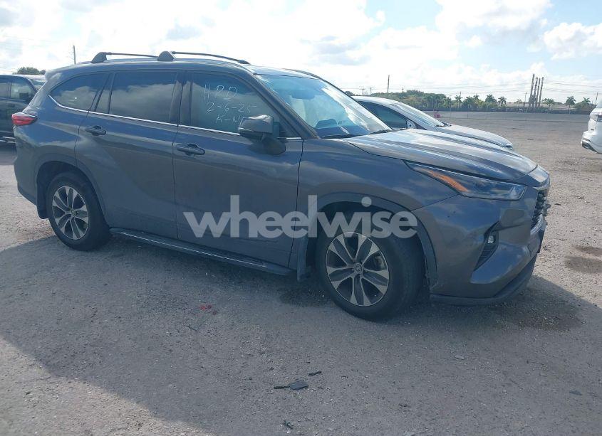 2021 Toyota Highlander XLE (VIN 5TDGZRAH1MS514553) main photo