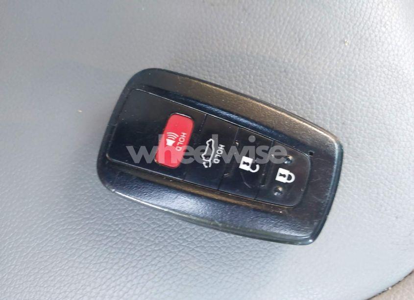 Photo 11 of 2021 Toyota Highlander XLE (VIN 5TDGZRAH1MS514553)