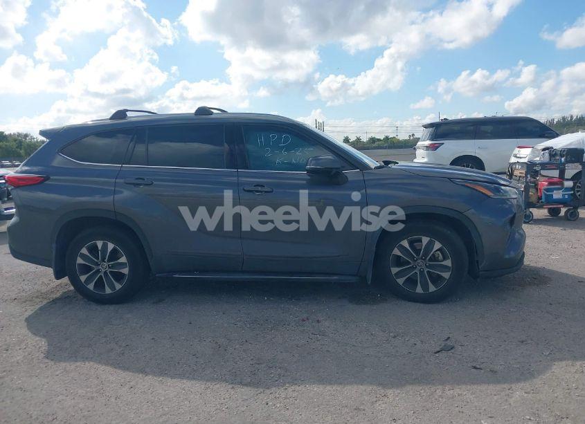 Photo 13 of 2021 Toyota Highlander XLE (VIN 5TDGZRAH1MS514553)