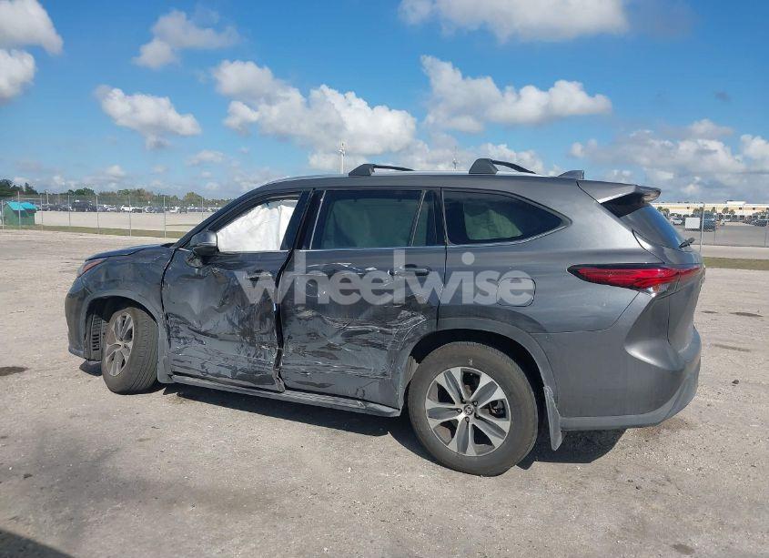 Photo 14 of 2021 Toyota Highlander XLE (VIN 5TDGZRAH1MS514553)