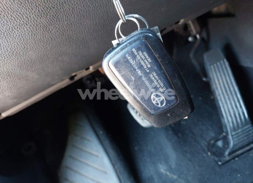 Photo 11 of 2021 Toyota Highlander XLE (VIN 5TDGZRAH1MS533118)