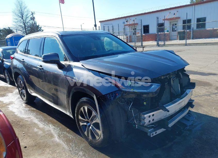 Photo 14 of 2021 Toyota Highlander XLE (VIN 5TDGZRAH1MS533118)