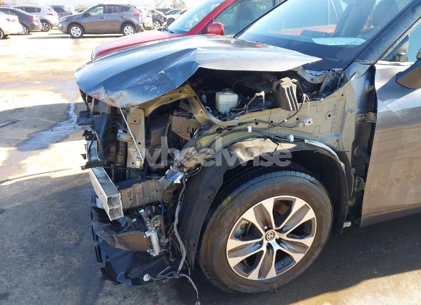 Photo 18 of 2021 Toyota Highlander XLE (VIN 5TDGZRAH1MS533118)