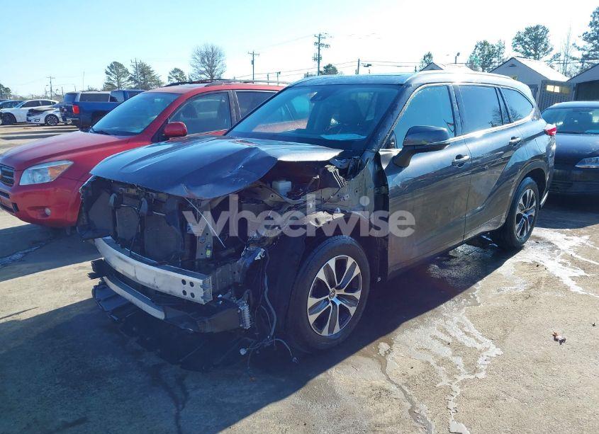Photo 2 of 2021 Toyota Highlander XLE (VIN 5TDGZRAH1MS533118)
