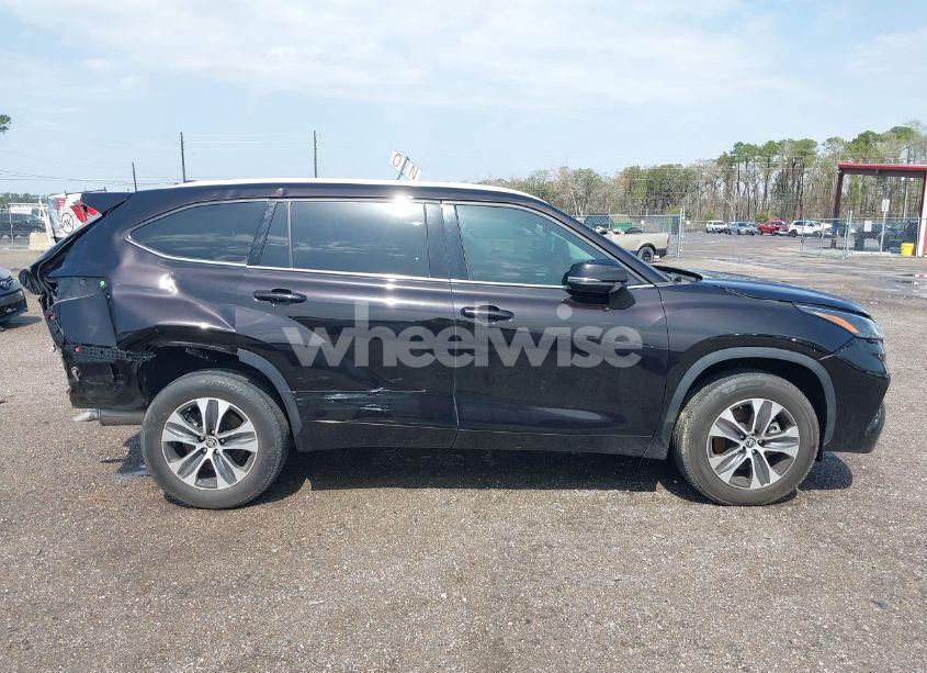 Photo 14 of 2022 Toyota Highlander XLE (VIN 5TDGZRAH1NS122206)