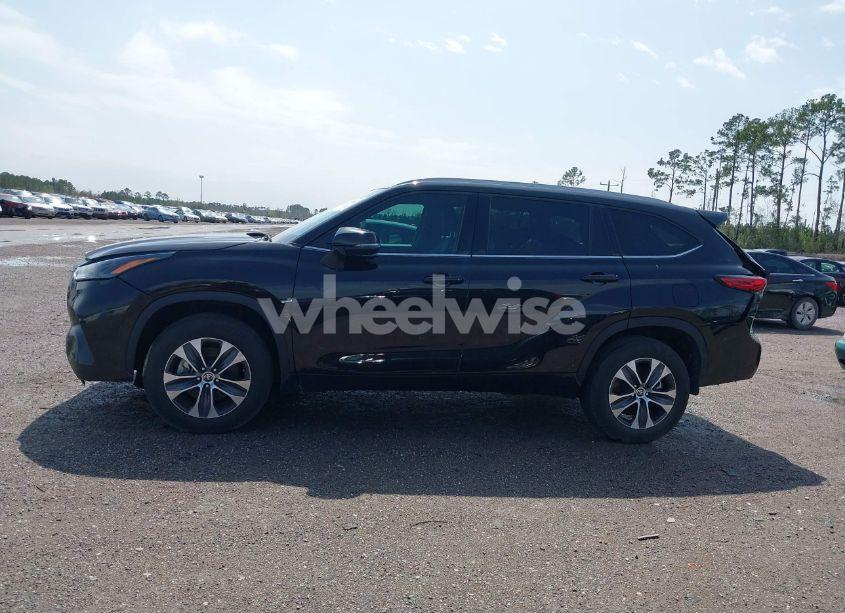 Photo 15 of 2022 Toyota Highlander XLE (VIN 5TDGZRAH1NS122206)