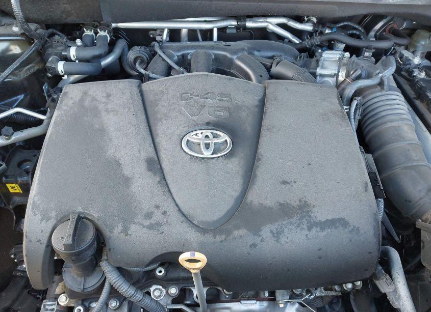 Photo 10 of 2022 Toyota Highlander XLE (VIN 5TDGZRAH1NS542130)