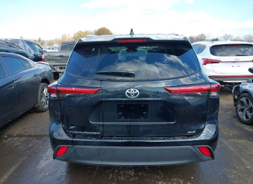 Photo 16 of 2022 Toyota Highlander XLE (VIN 5TDGZRAH1NS542130)