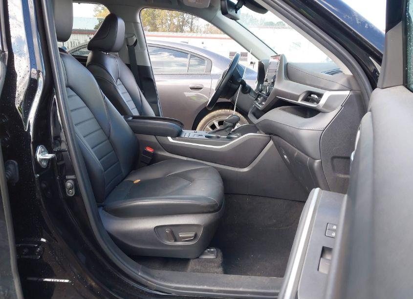 Photo 5 of 2022 Toyota Highlander XLE (VIN 5TDGZRAH1NS542130)