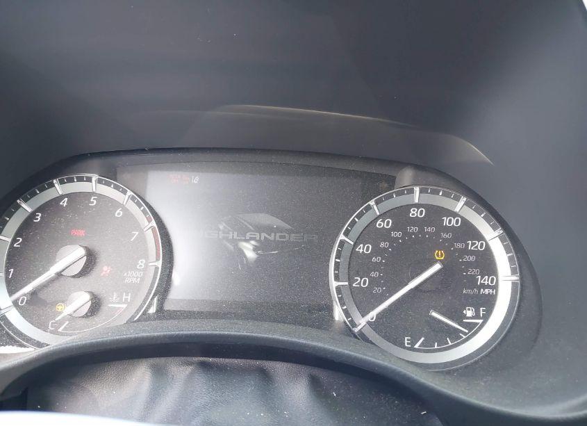 Photo 7 of 2022 Toyota Highlander XLE (VIN 5TDGZRAH1NS542130)