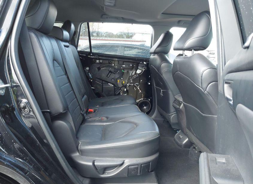 Photo 8 of 2022 Toyota Highlander XLE (VIN 5TDGZRAH1NS542130)