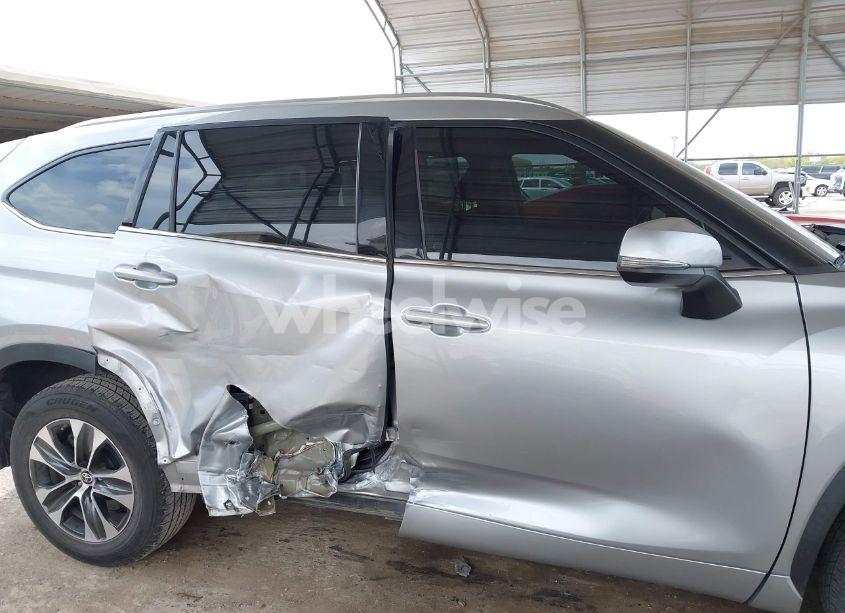 Photo 13 of 2020 Toyota Highlander XLE (VIN 5TDGZRAH2LS009331)