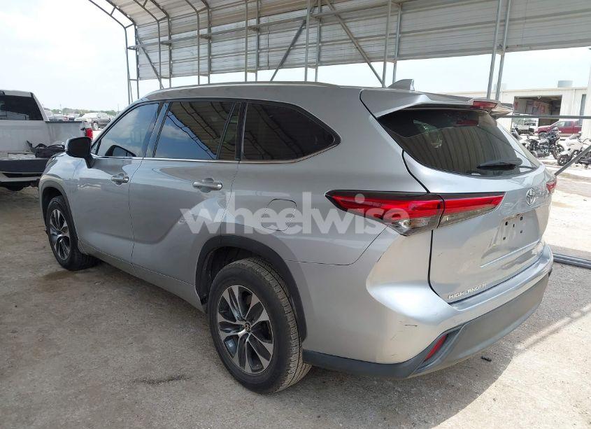 Photo 3 of 2020 Toyota Highlander XLE (VIN 5TDGZRAH2LS009331)