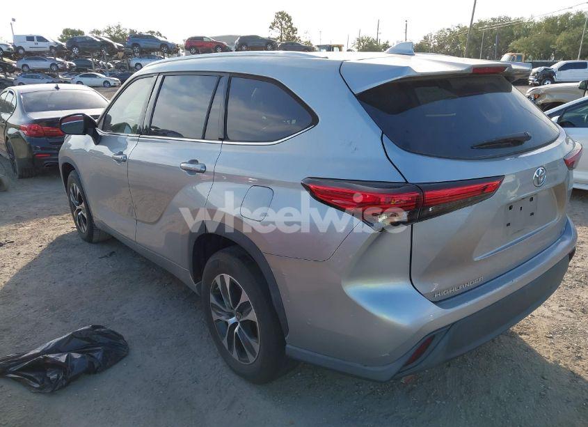 Photo 3 of 2020 Toyota Highlander XLE (VIN 5TDGZRAH2LS021429)