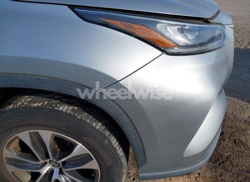 Photo 6 of 2020 Toyota Highlander XLE (VIN 5TDGZRAH2LS021429)
