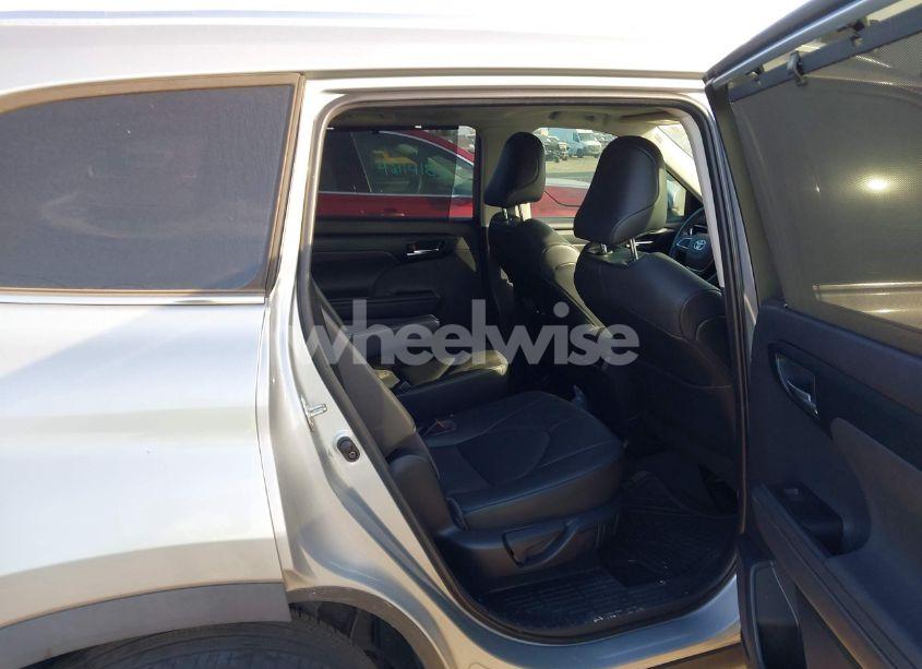 Photo 8 of 2020 Toyota Highlander XLE (VIN 5TDGZRAH2LS021429)