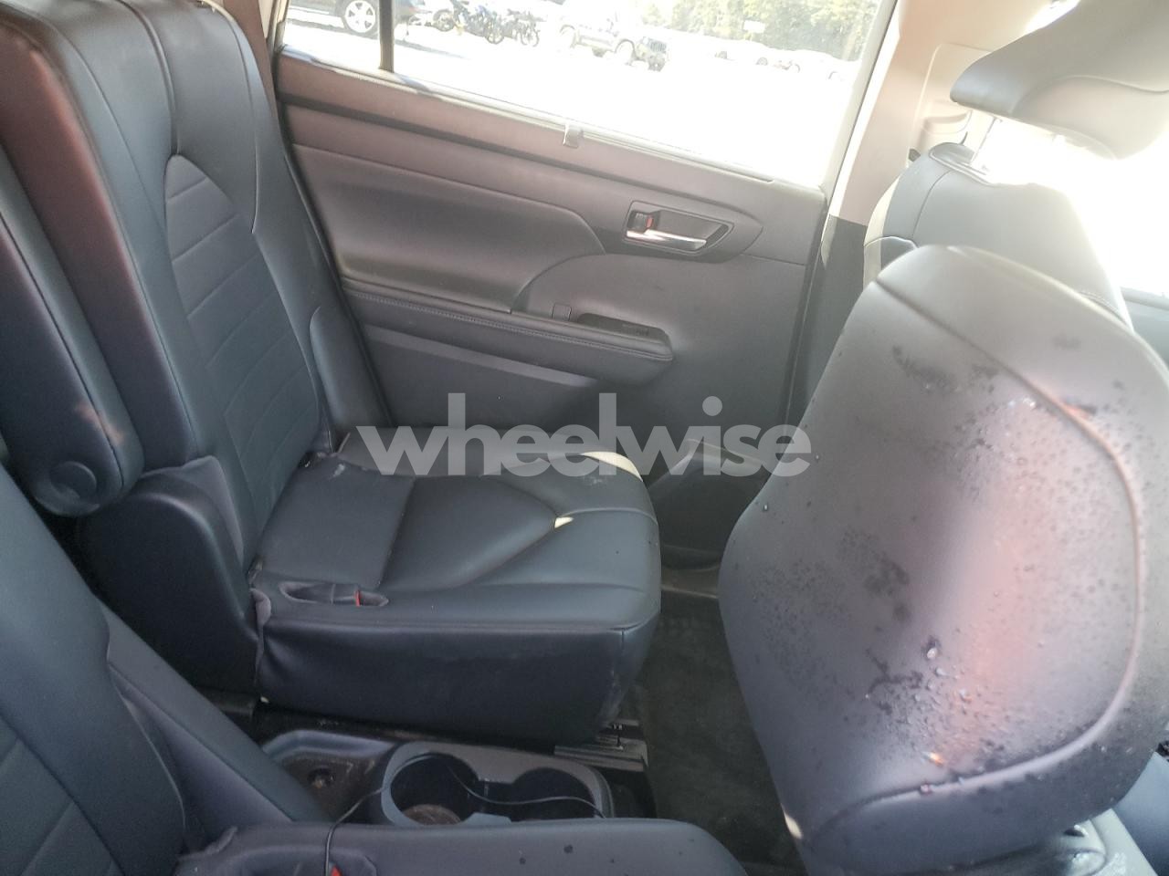 Photo 11 of 2020 TOYOTA HIGHLANDER XLE (VIN 5TDGZRAH2LS025335)