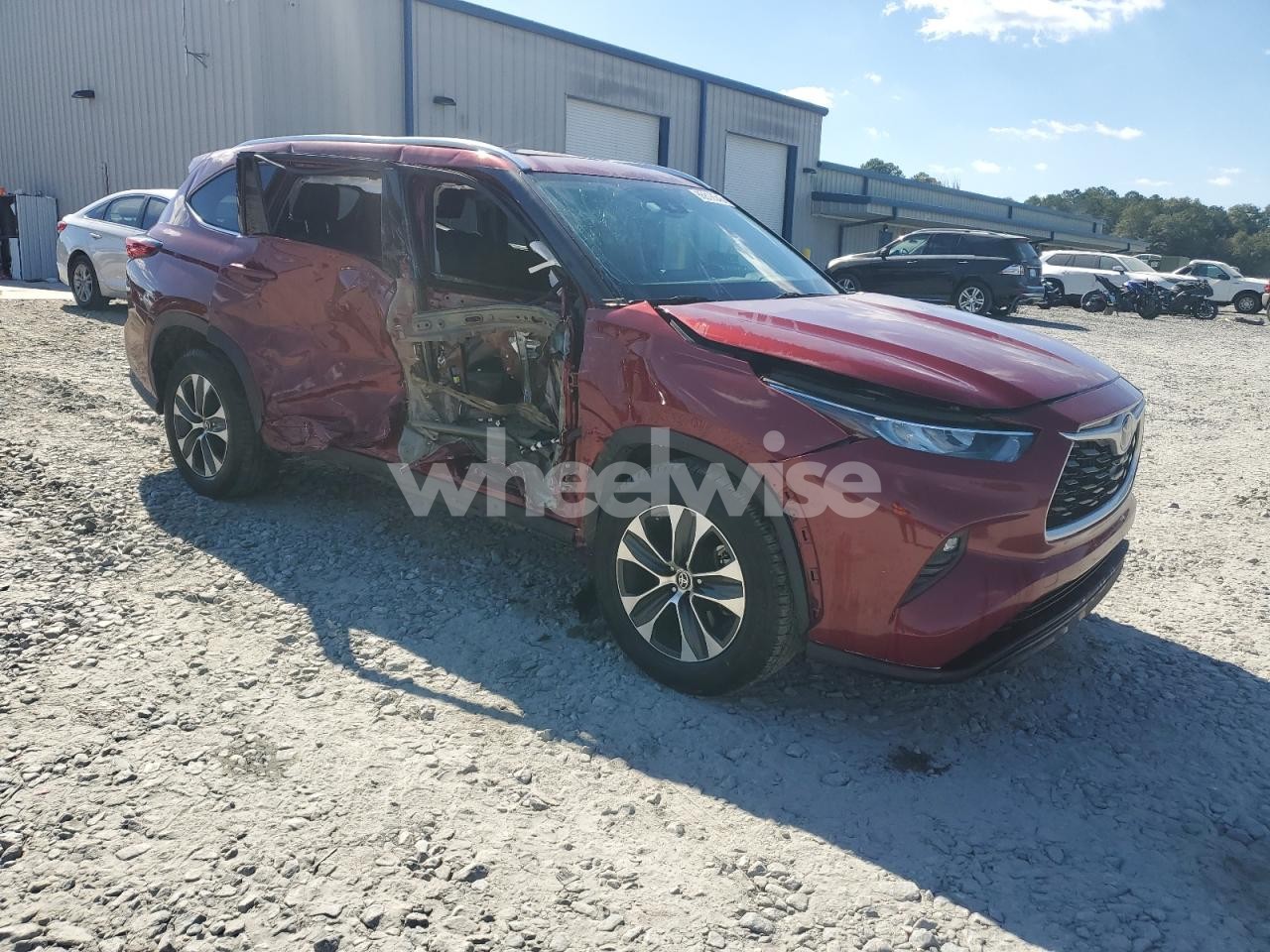 Photo 4 of 2020 TOYOTA HIGHLANDER XLE (VIN 5TDGZRAH2LS025335)