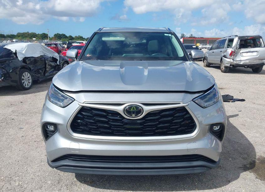 Photo 12 of 2021 Toyota Highlander XLE (VIN 5TDGZRAH2MS049717)