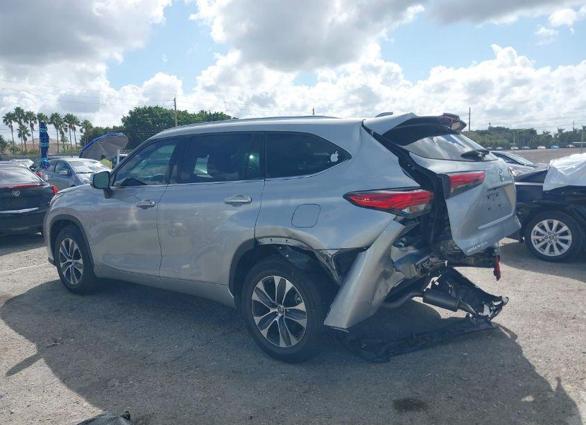 Photo 14 of 2021 Toyota Highlander XLE (VIN 5TDGZRAH2MS049717)