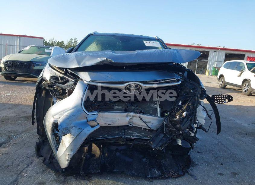 Photo 13 of 2022 Toyota Highlander XLE (VIN 5TDGZRAH2NS092200)