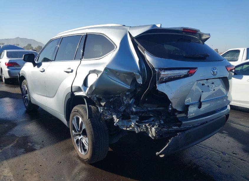 Photo 6 of 2022 Toyota Highlander XLE (VIN 5TDGZRAH2NS093332)