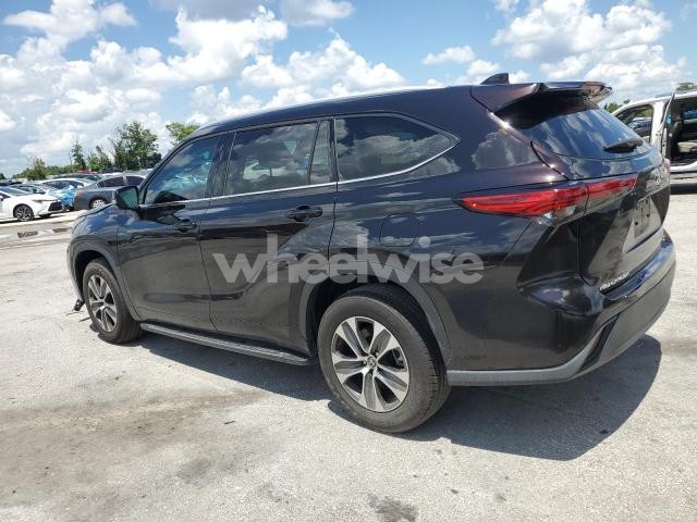 Photo 11 of 2022 TOYOTA HIGHLANDER XLE (VIN 5TDGZRAH2NS134512)