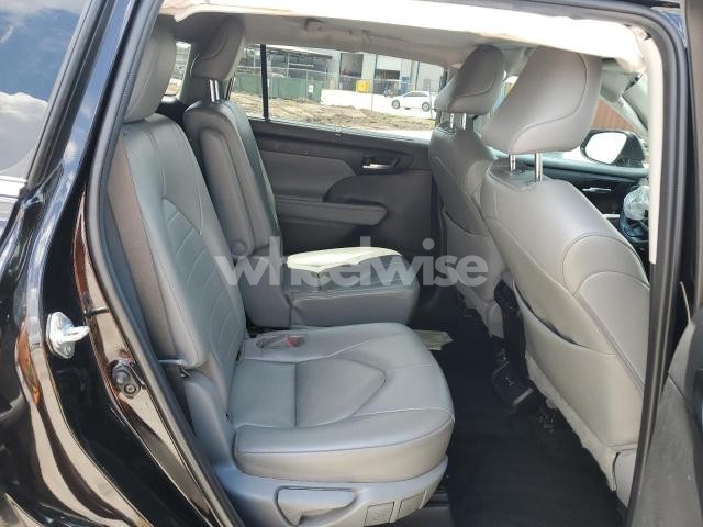 Photo 2 of 2022 TOYOTA HIGHLANDER XLE (VIN 5TDGZRAH2NS134512)