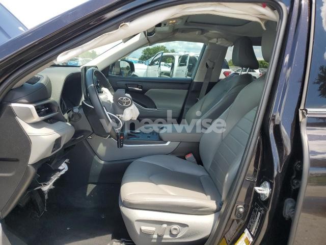 Photo 9 of 2022 TOYOTA HIGHLANDER XLE (VIN 5TDGZRAH2NS134512)