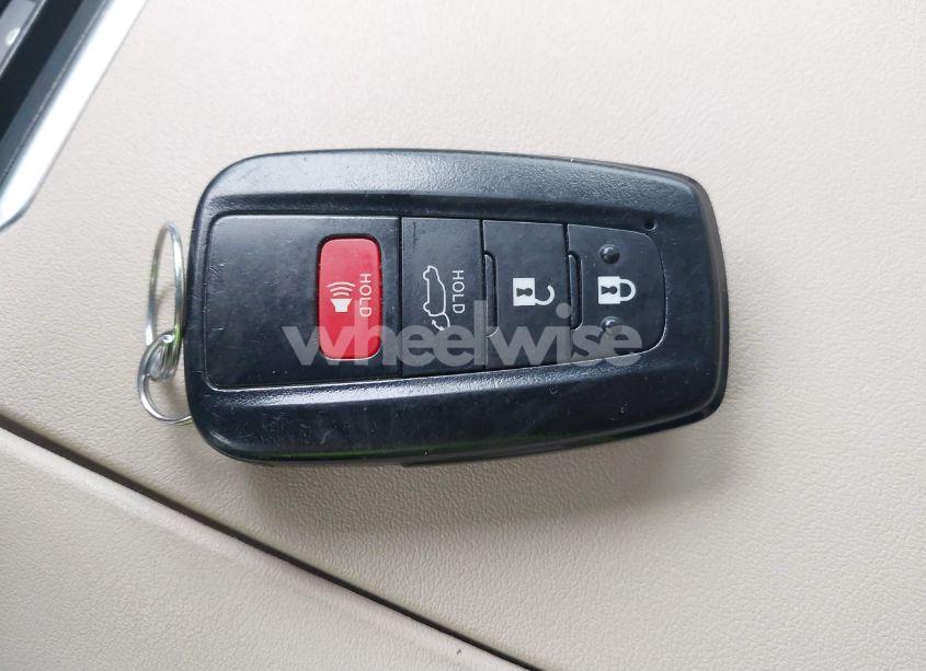 Photo 11 of 2022 Toyota Highlander XLE (VIN 5TDGZRAH2NS550219)