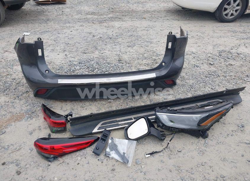 Photo 12 of 2022 Toyota Highlander XLE (VIN 5TDGZRAH2NS550219)