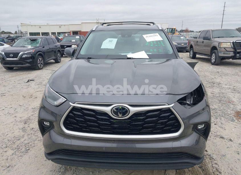 Photo 13 of 2022 Toyota Highlander XLE (VIN 5TDGZRAH2NS550219)