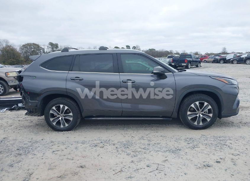 Photo 14 of 2022 Toyota Highlander XLE (VIN 5TDGZRAH2NS550219)
