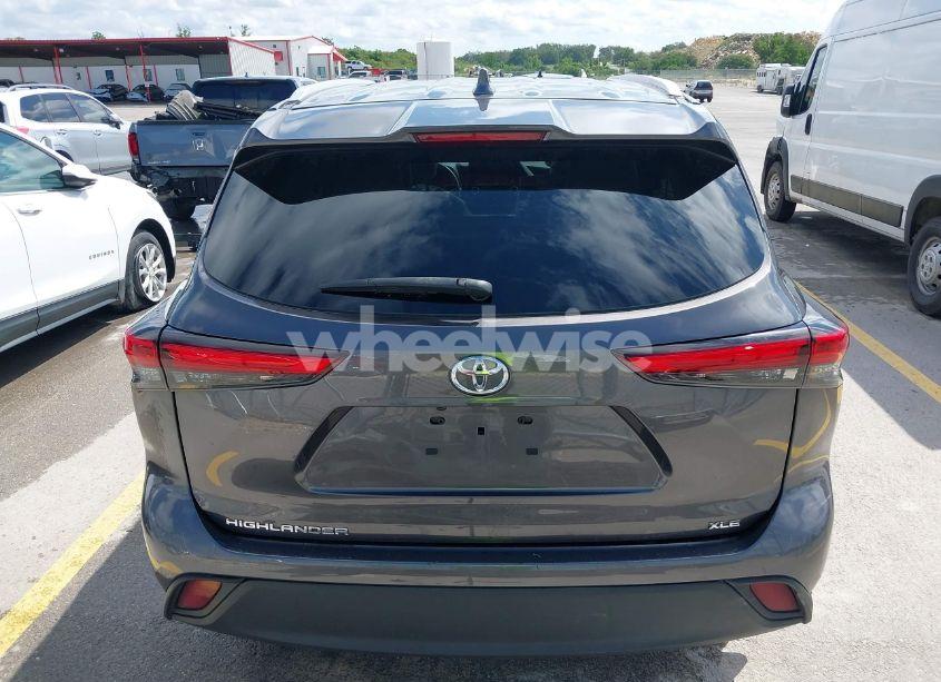 Photo 17 of 2022 Toyota Highlander XLE (VIN 5TDGZRAH2NS552455)