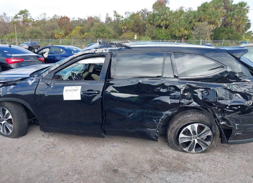 Photo 13 of 2020 Toyota Highlander XLE (VIN 5TDGZRAH3LS503715)