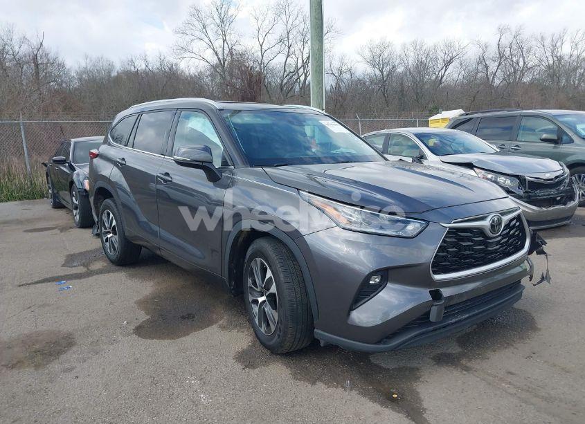 2021 Toyota Highlander XLE (VIN 5TDGZRAH3MS087585) main photo