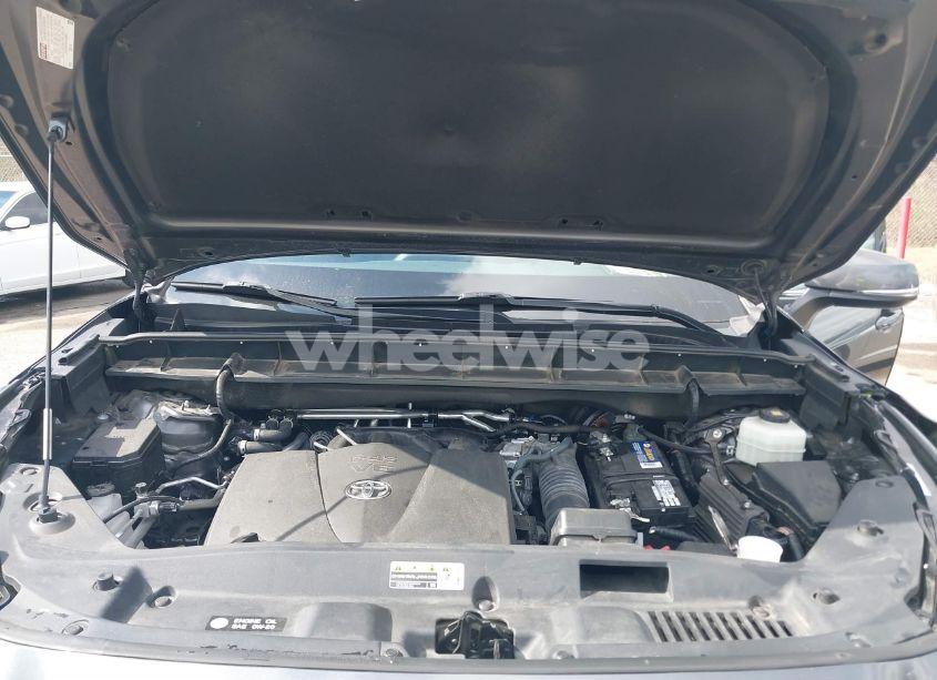 Photo 10 of 2021 Toyota Highlander XLE (VIN 5TDGZRAH3MS087585)