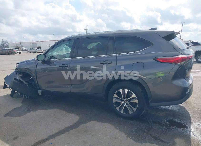 Photo 14 of 2021 Toyota Highlander XLE (VIN 5TDGZRAH3MS087585)