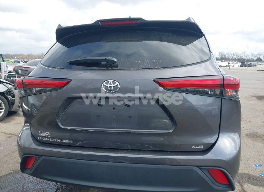 Photo 16 of 2021 Toyota Highlander XLE (VIN 5TDGZRAH3MS087585)
