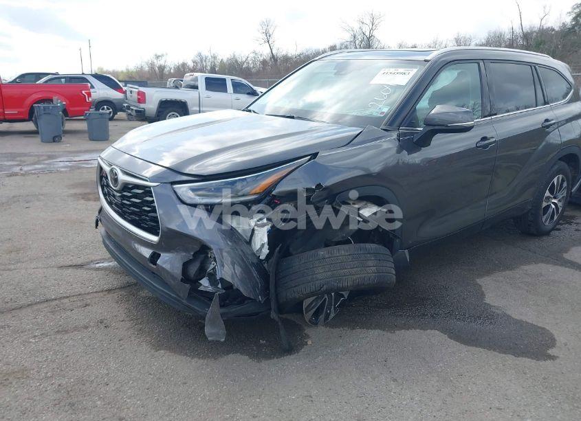 Photo 6 of 2021 Toyota Highlander XLE (VIN 5TDGZRAH3MS087585)