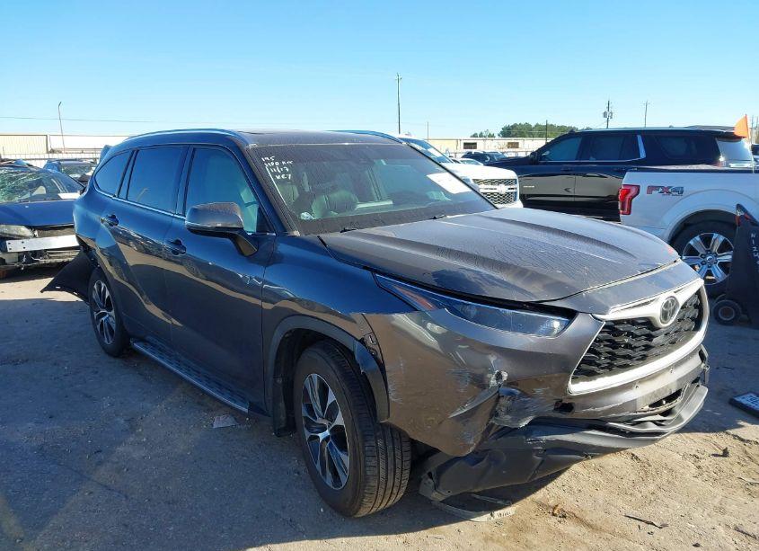 2021 Toyota Highlander XLE (VIN 5TDGZRAH3MS089790) main photo