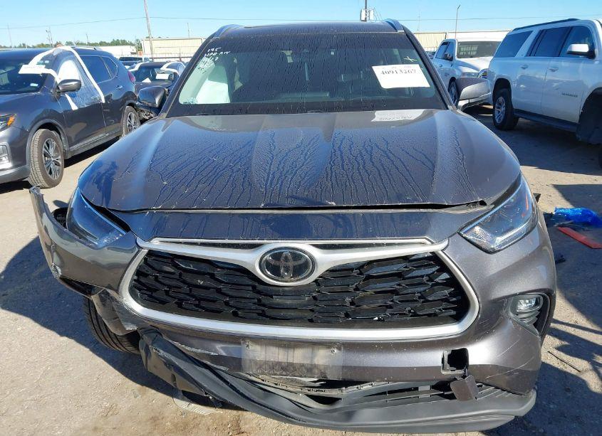 Photo 13 of 2021 Toyota Highlander XLE (VIN 5TDGZRAH3MS089790)