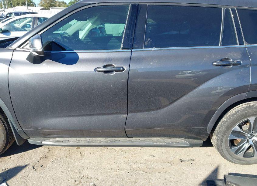 Photo 15 of 2021 Toyota Highlander XLE (VIN 5TDGZRAH3MS089790)
